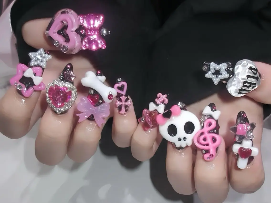 ネイル ブルー フラッシュネイル フラワーネイル ホログラムネイル キラキラネイル ハンドネイル Rin Nail 新大久保店のネイルデザイン