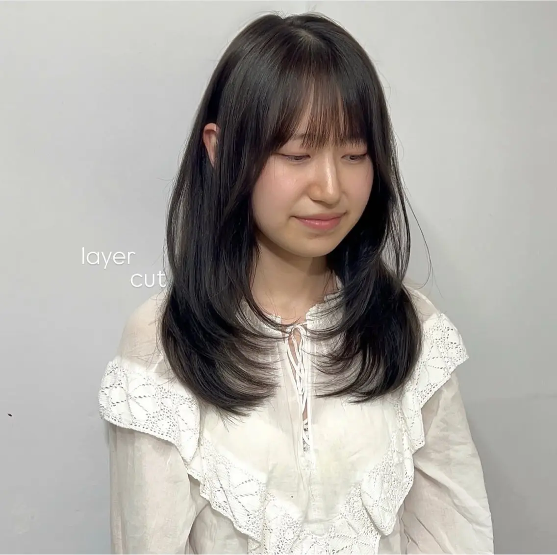 セミロング カラー レイヤーカット 前川 朋香のヘアスタイル