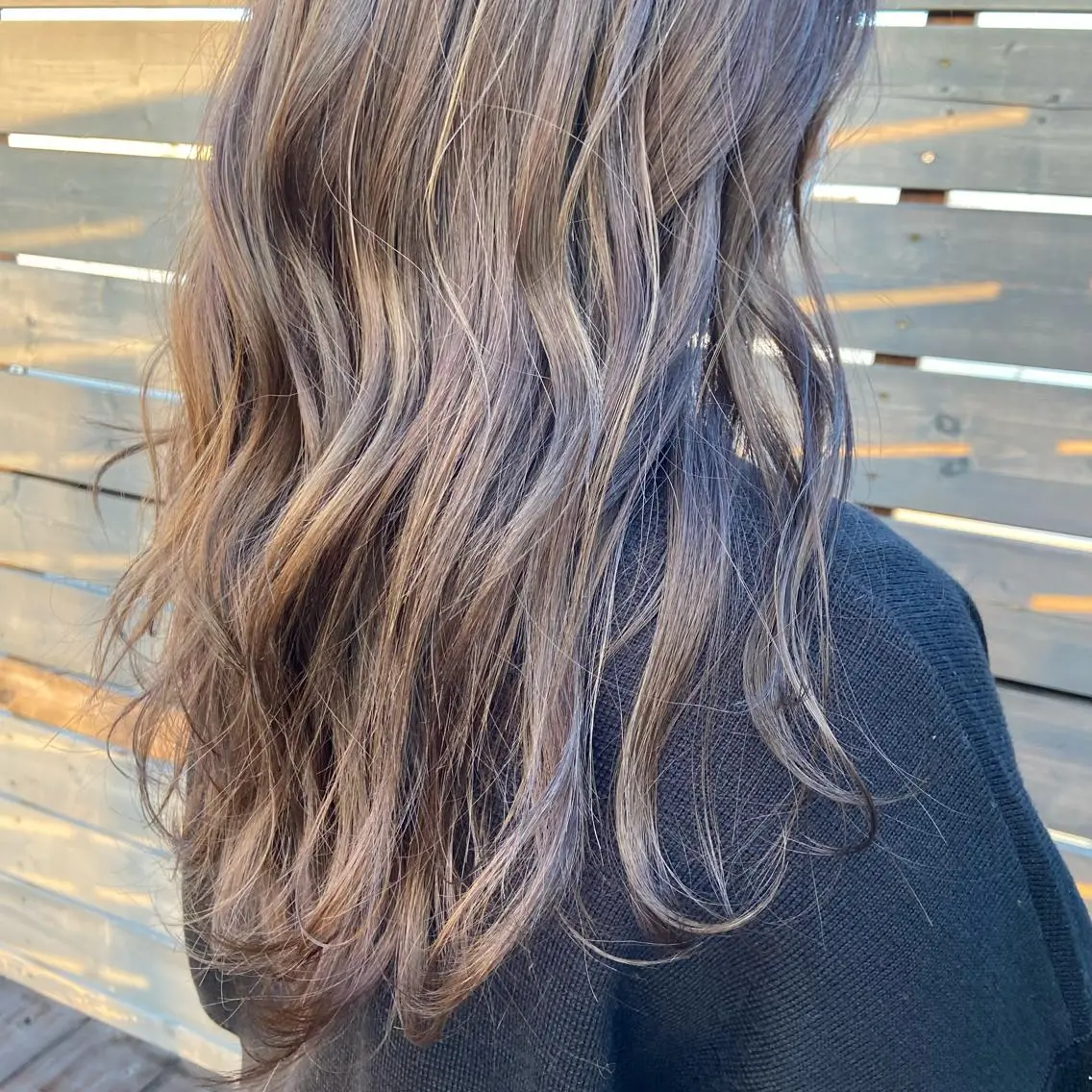 ロング カラー ヘアアレンジ ブラウンカラー オリーブブラウン TIDEHAIR SHIHOのヘアスタイル