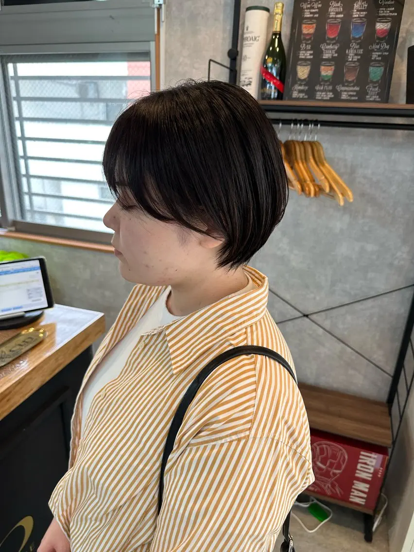 ショート 切りっぱなしボブ ショートボブ ハンサムショート 丸みショート ボブ カット ヘアカラー トリートメント モテ髪/ボブ/ショー ト/アダチフウトのヘアスタイル