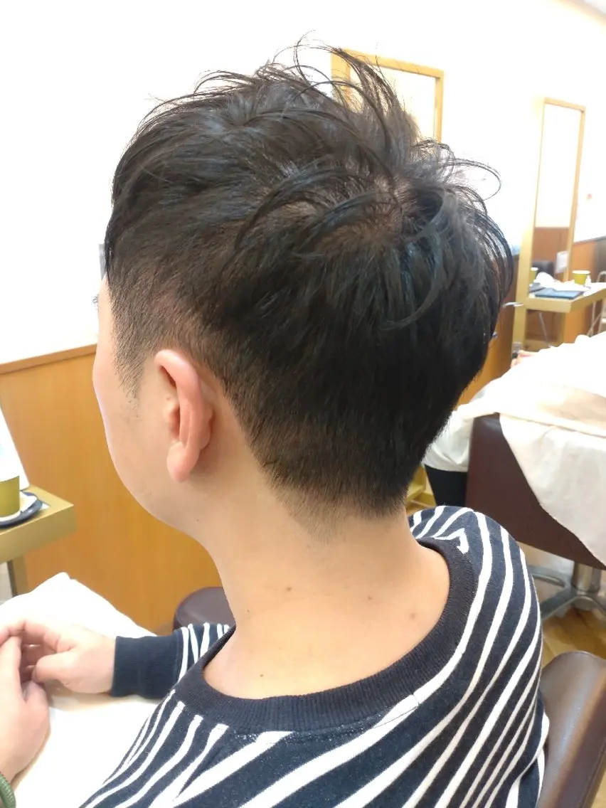 ショート メンズ カット ヘッドスパ 仮屋 敬介のヘアスタイル