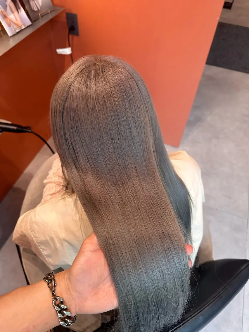 ロング カラー ブリーチ 透明感カラー グレージュ ヘアカラー トリートメント ✨ハイトーンカラー 💫ayumuのヘアスタイル