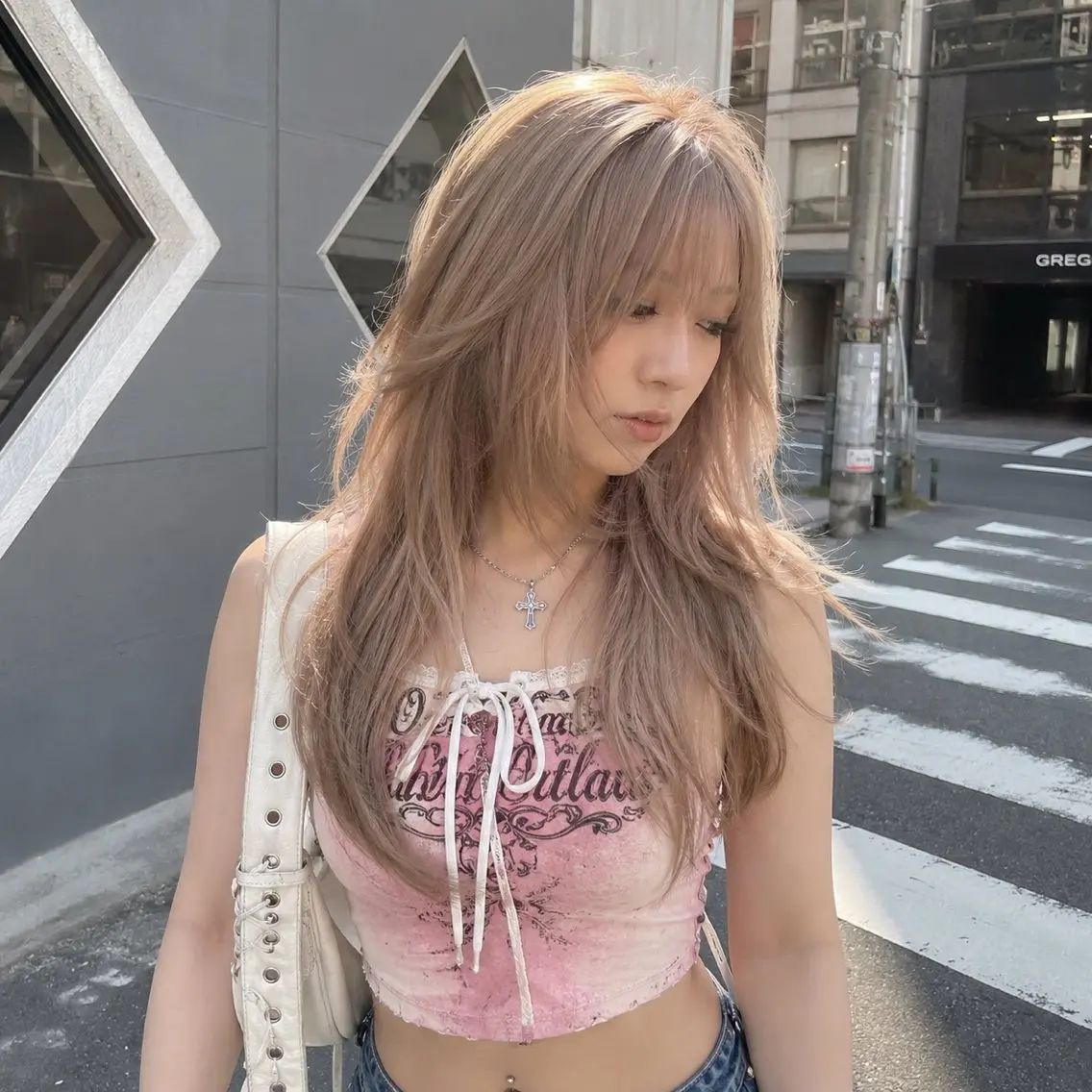 ロング カラー ベージュカラー 透明感カラー ミルクティーベージュ ヘアカラー iZa/心斎橋 TETE/カラーのヘアスタイル