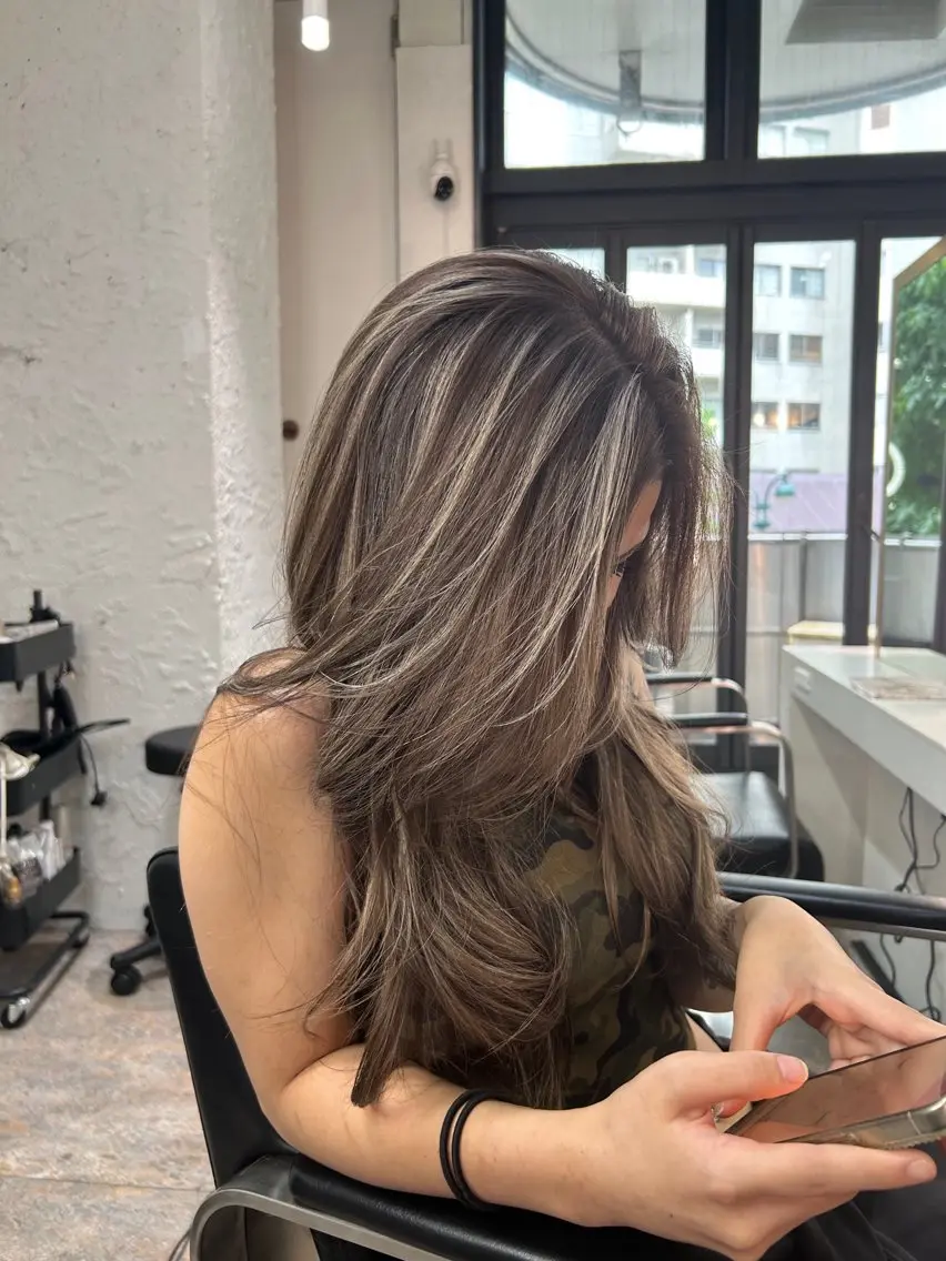 ロング カラー ベージュカラー ブラウンカラー ブラウンベージュ カット ヘアカラー トリートメント レイヤーカット BLend 渋谷のヘアスタイル