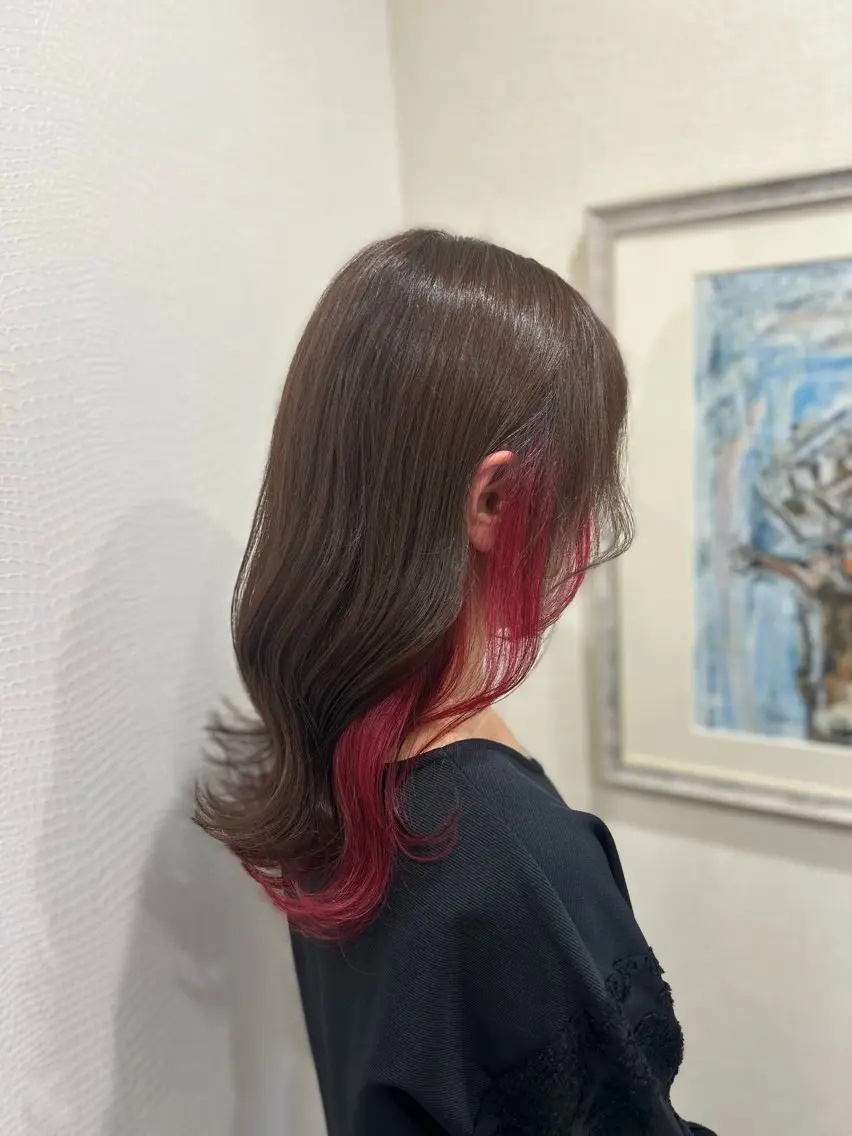ロング カラー ブリーチ ブラウンカラー レッドカラー カット ヘアカラー 井上 花音のヘアスタイル