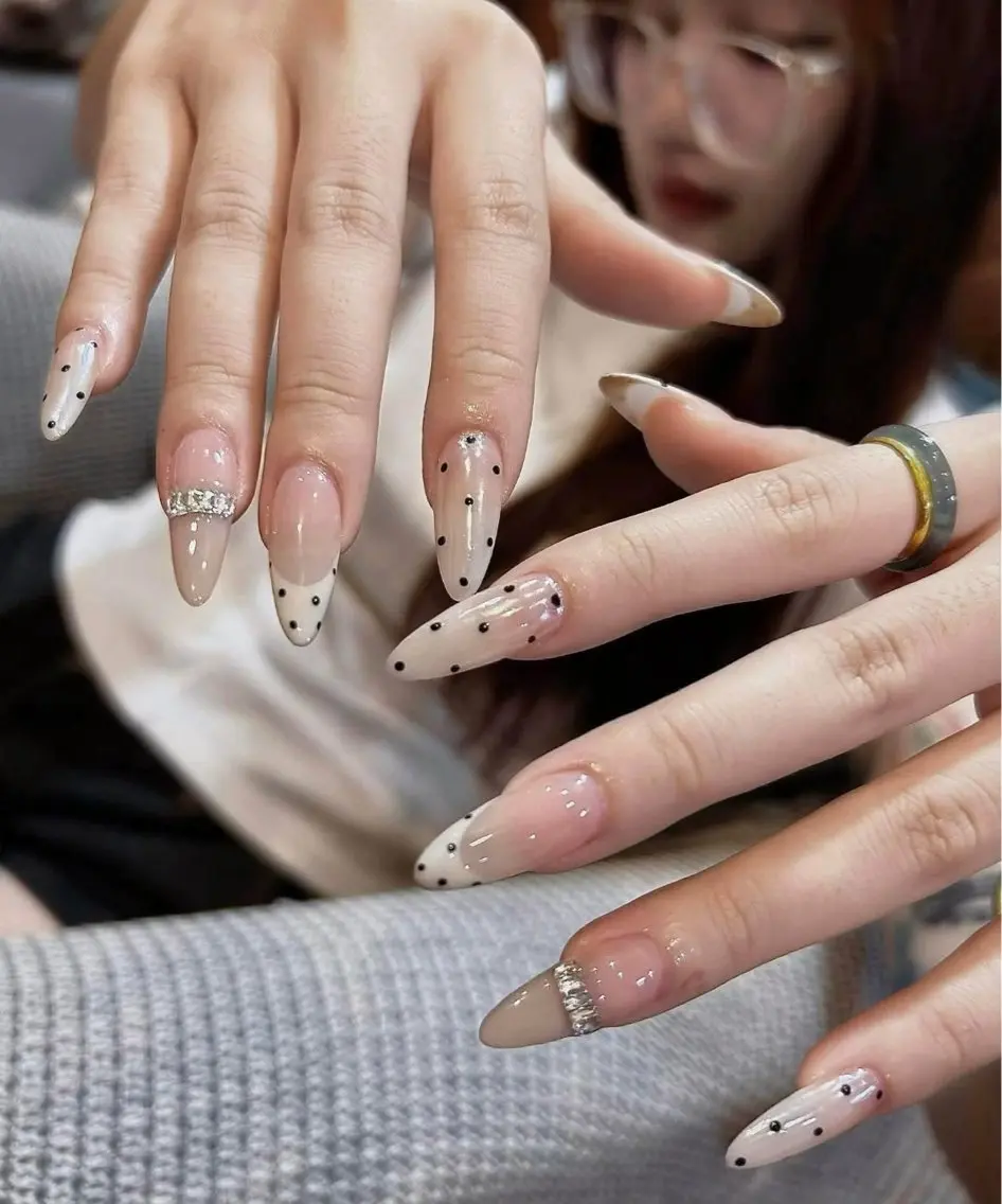 ネイル キラキラネイル マグネットネイル ぷっくりネイル 春ネイル ワンホンネイル ハンドネイル Candy Nailのネイルデザイン