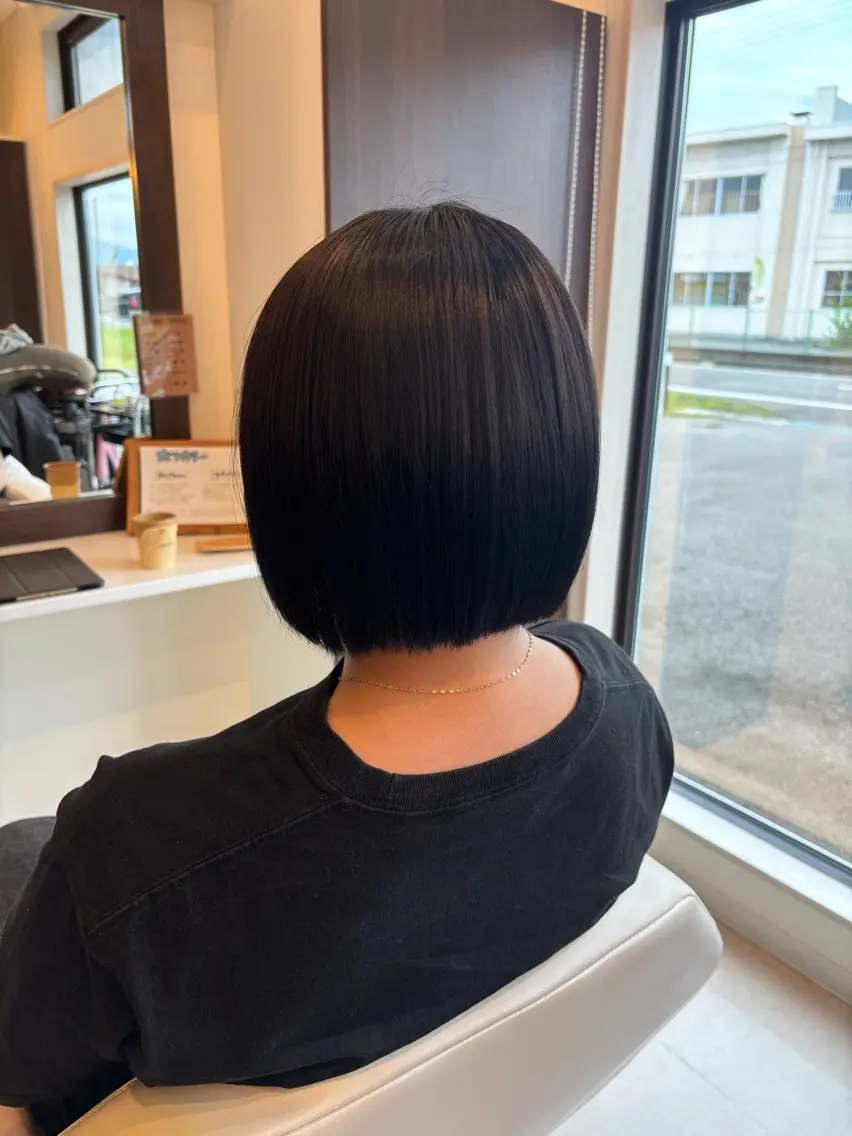 ショート ヘアカラー 山本 詩織のヘアスタイル