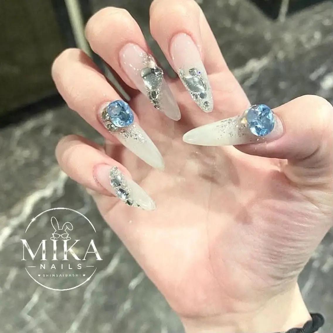 ネイル ガーリー キラキラネイル 韓国ネイル ロングネイル シンプルネイル ハンドネイル Genie Mika Nailsのネイルデザイン