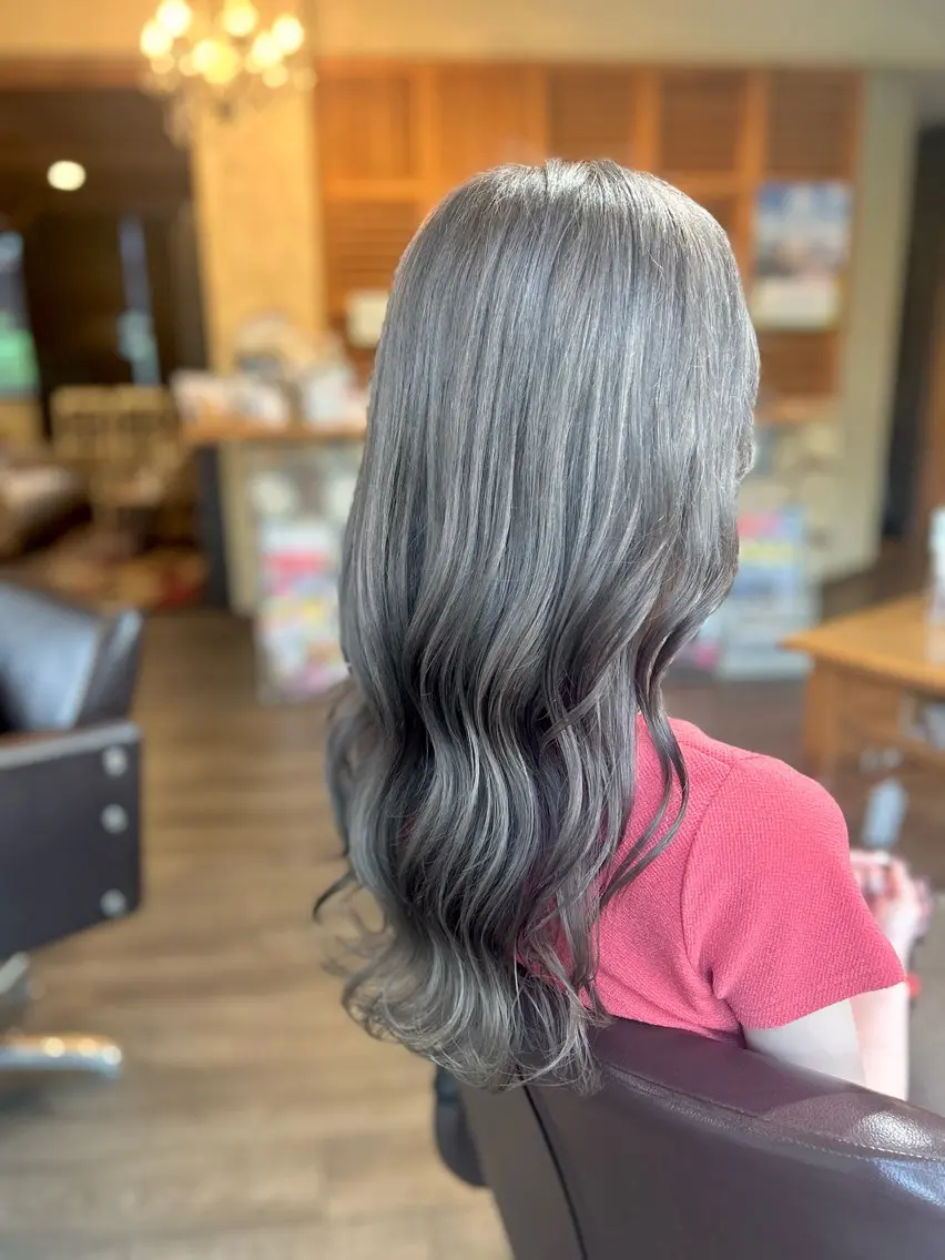 ロング カラー ブリーチ 透明感カラー グレージュ カット ヘアカラー 井上 花音のヘアスタイル