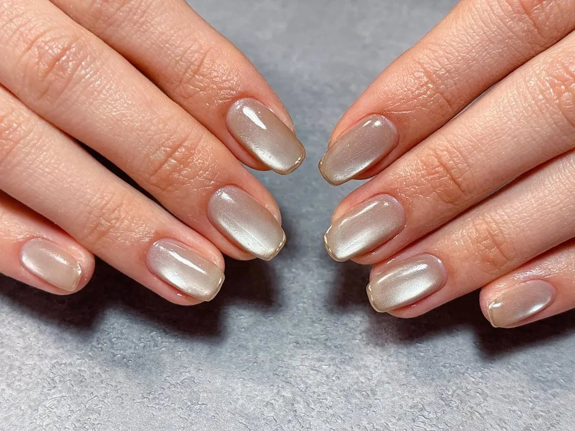 ネイル アートネイル オーロラネイル チークネイル フラッシュネイル フラワーネイル ハンドネイル ハンドケア 💫ゆか_ Nailartistのネイルデザイン