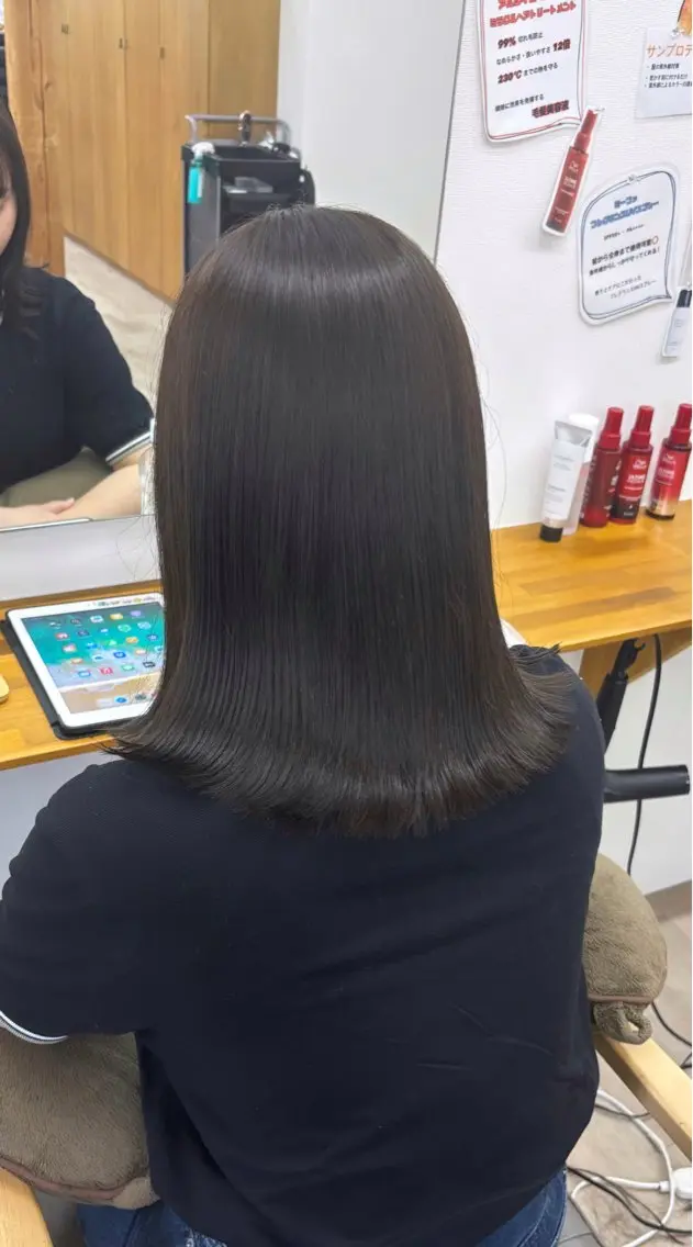 ミディアム カラー 外ハネヘア カット 伴 星来のヘアスタイル