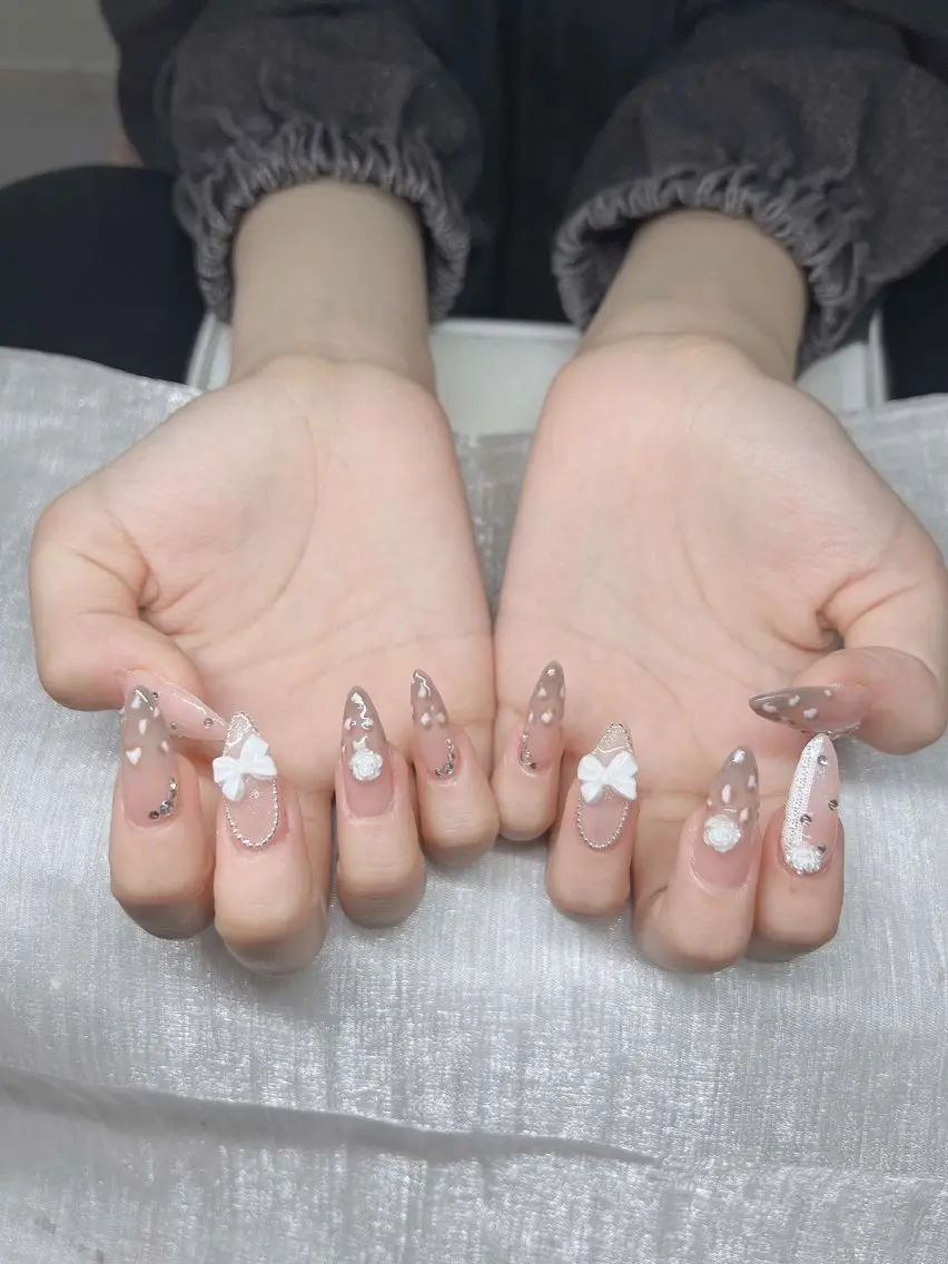 ネイル 長さ出し グラデーション 卒業式 キラキラネイル マグネットネイル Lee Nailsのネイルデザイン