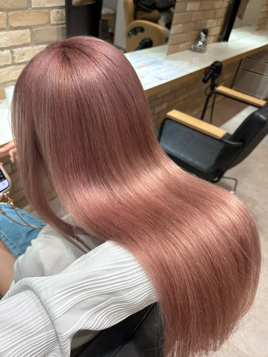 ロング カラー ブリーチ ハイトーンカラー ピンクカラー ヘアカラー フェザー/シャドウ/ メッシュパーマのヘアスタイル