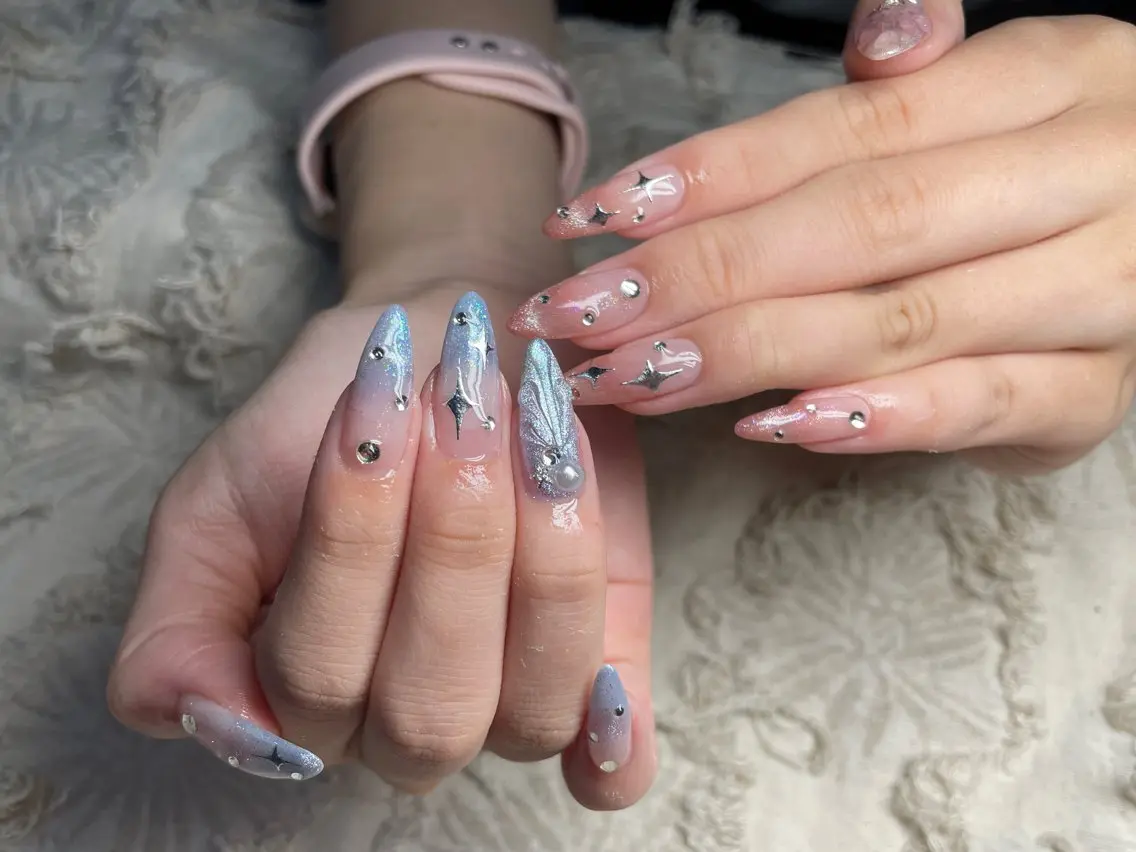 ネイル ストーンネイル More Glam八王子店のネイルデザイン