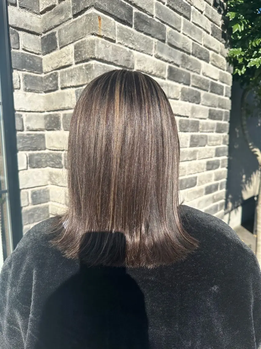 ミディアム ハイライト 對比地 茜のヘアスタイル