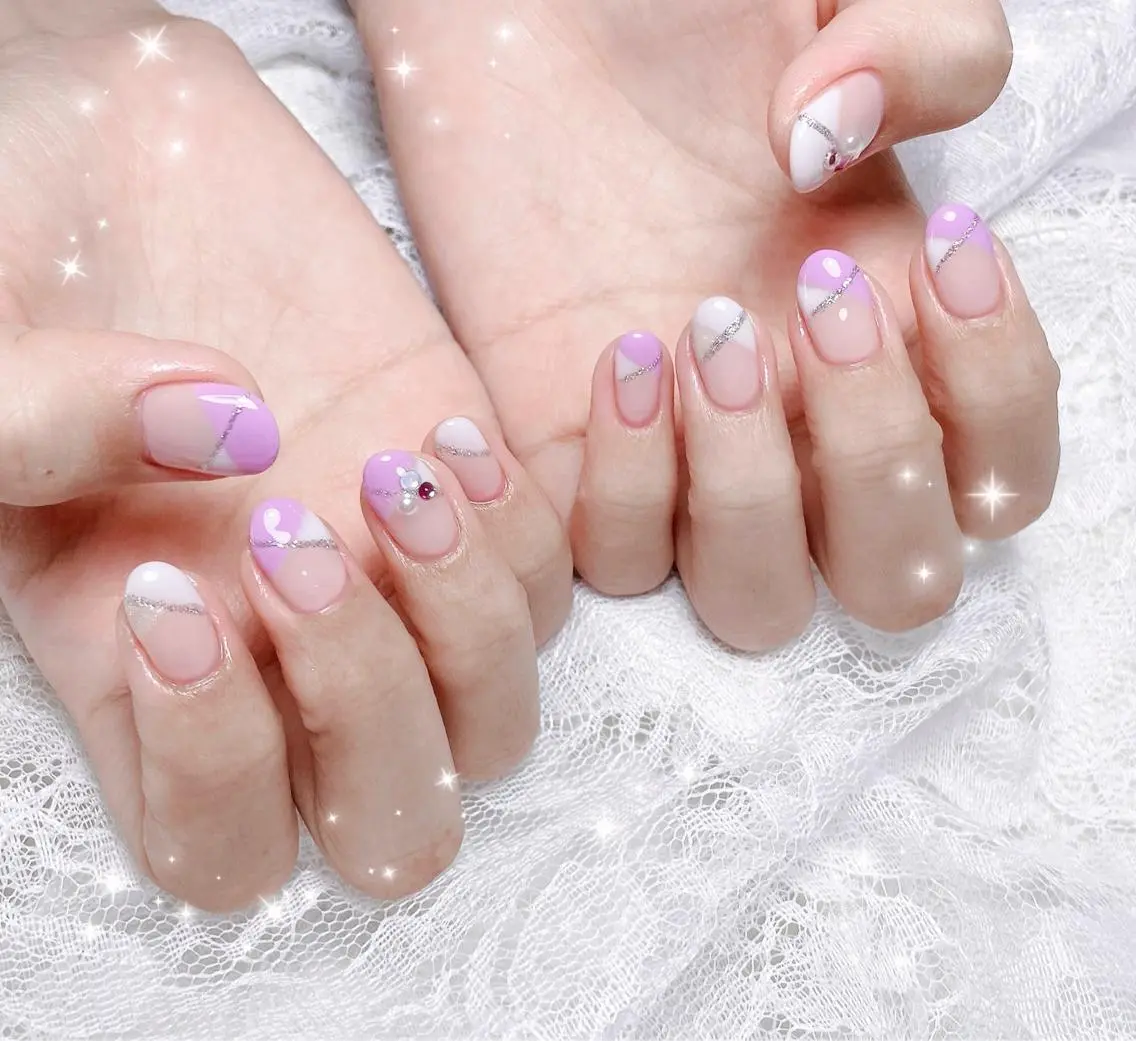 ネイル アートネイル フレンチネイル ハンドネイル FLARE NAIL フレアネイルのネイルデザイン