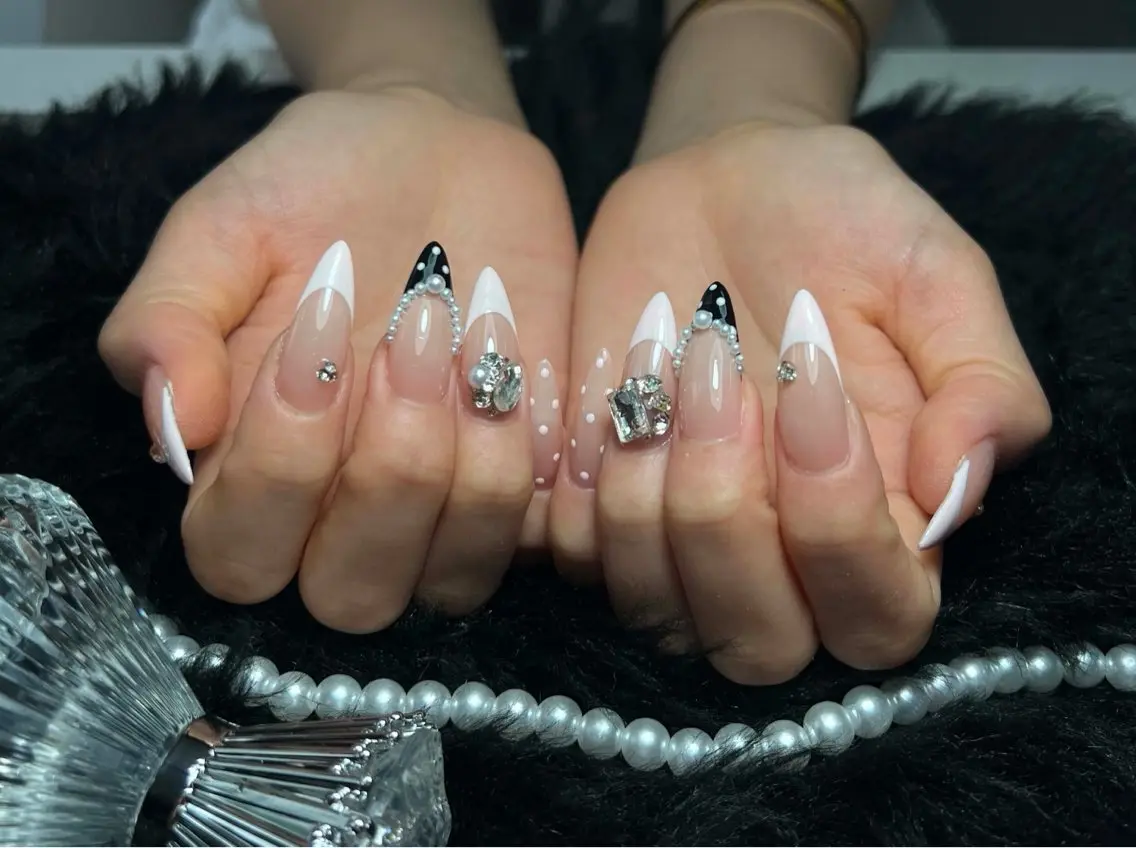 ネイル アートネイル ボルドー フレンチネイル ジェルネイル 氷ネイル・うるうるネイル ハンドネイル Julie NailSalonのネイルデザイン