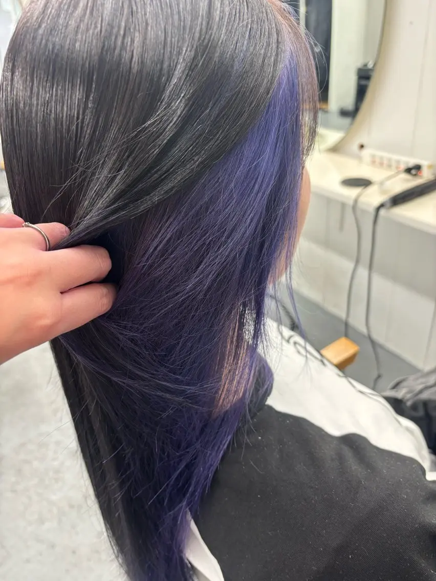ロング カラー 腰越 麻奈のヘアスタイル
