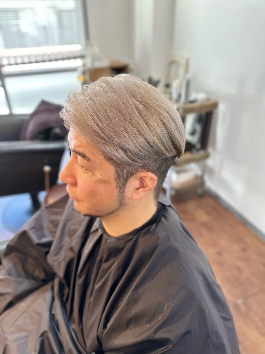ミディアム カラー メンズ ブロンド カット ヘアカラー トリートメント Luzir⭐︎ GEN⭐︎のヘアスタイル
