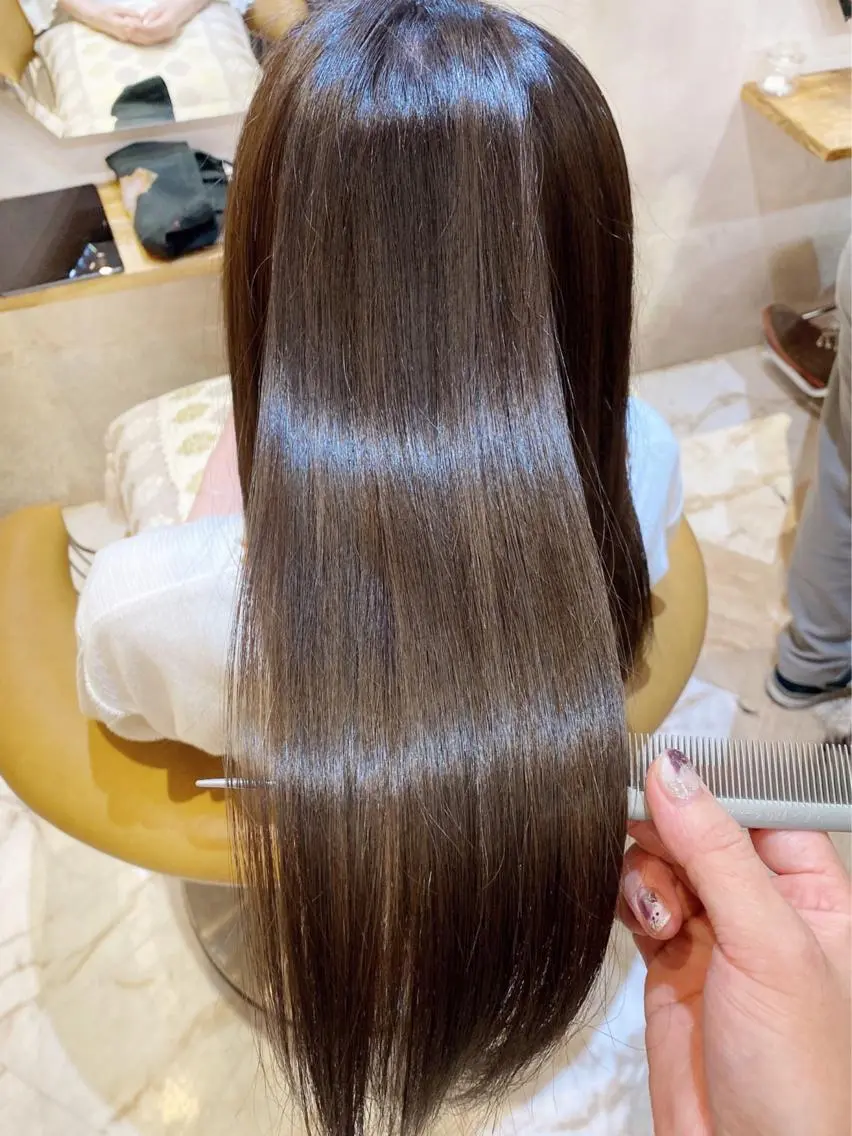 【ダメージ最小限◎美髪縮毛矯正】+似合わせ小顔カット+生カラー+クイックトリートメントの写真
