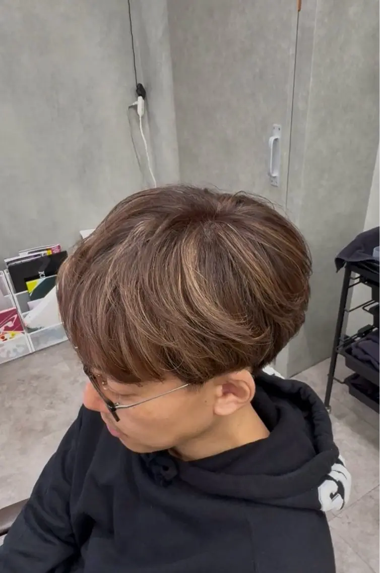 カラー メンズ メンズハイライト ハイライトカラー カット ヘアカラー トリートメント ナルミ ケイスケのヘアスタイル