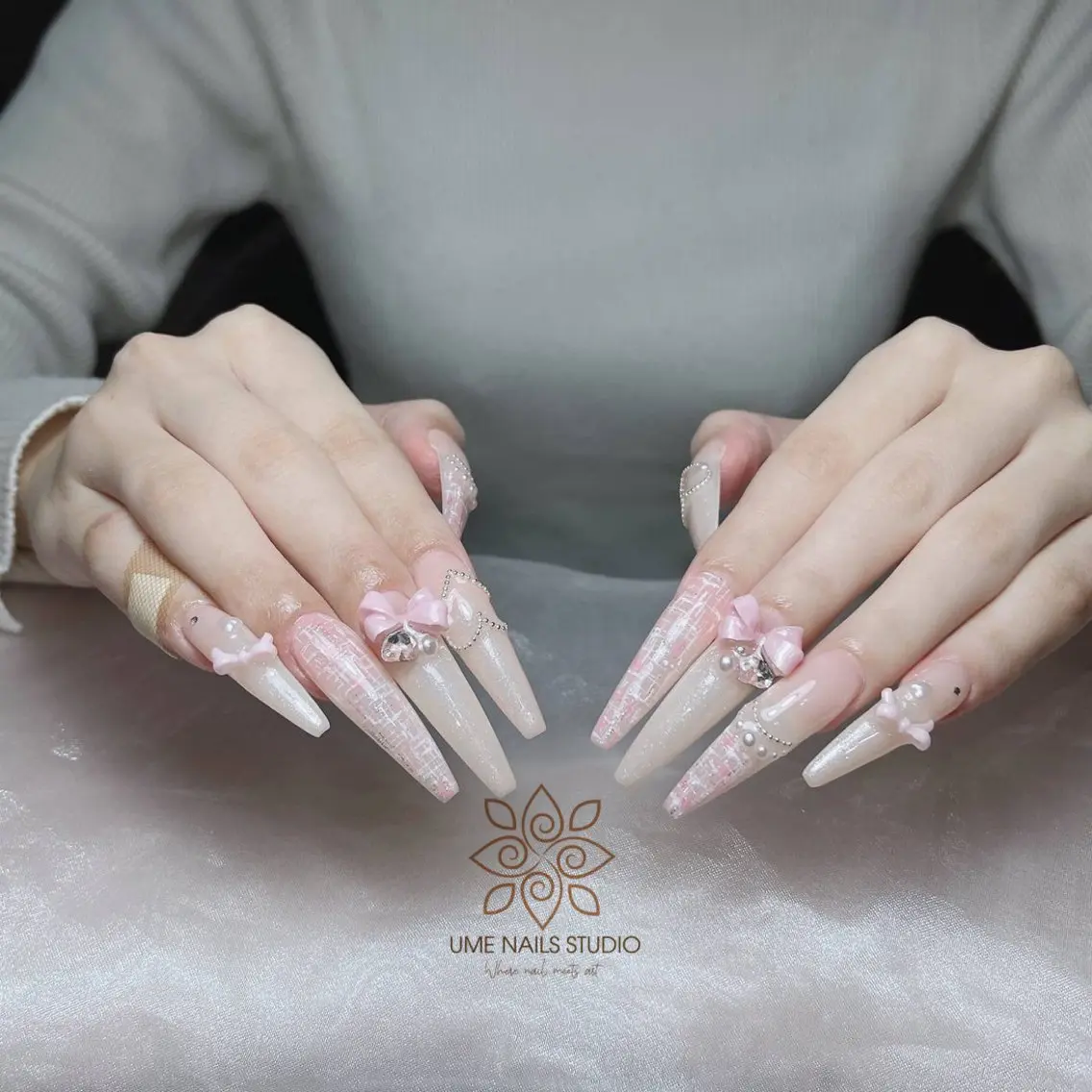 ネイル チークネイル クリアネイル ガーリー キラキラネイル 韓国ネイル ハンドネイル Ume Nail Studioのネイルデザイン