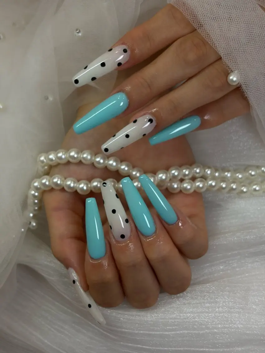 ネイル ドット ロングネイル ワンカラーネイル 夏ネイル icy nail れいあのネイルデザイン