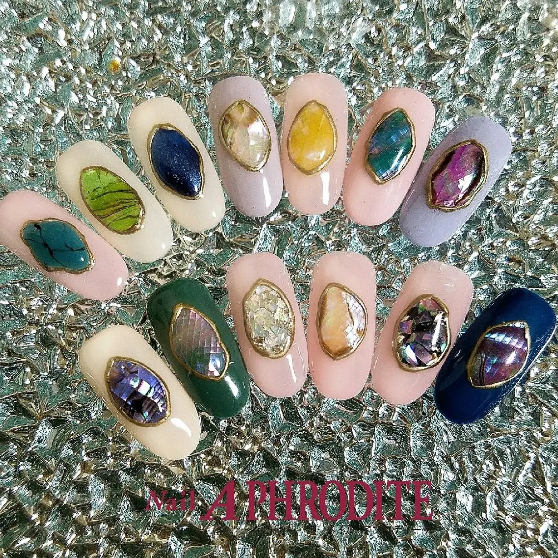 ネイル ストーンネイル Nail Aphroditeのネイルデザイン