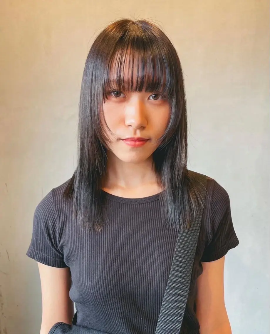 ミディアム 草野ゆずき⌇縮毛矯正 ⌇Wカラー⌇レイヤーのヘアスタイル
