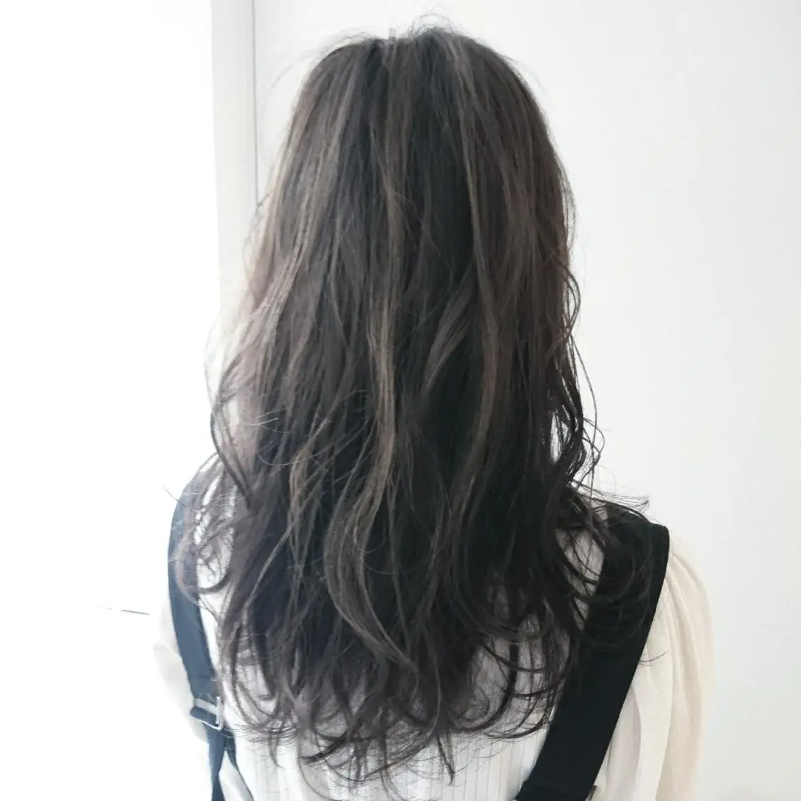 セミロング カラー 透明感カラー ハイライトカラー ハイライト 千知岩 佑哉のヘアスタイル