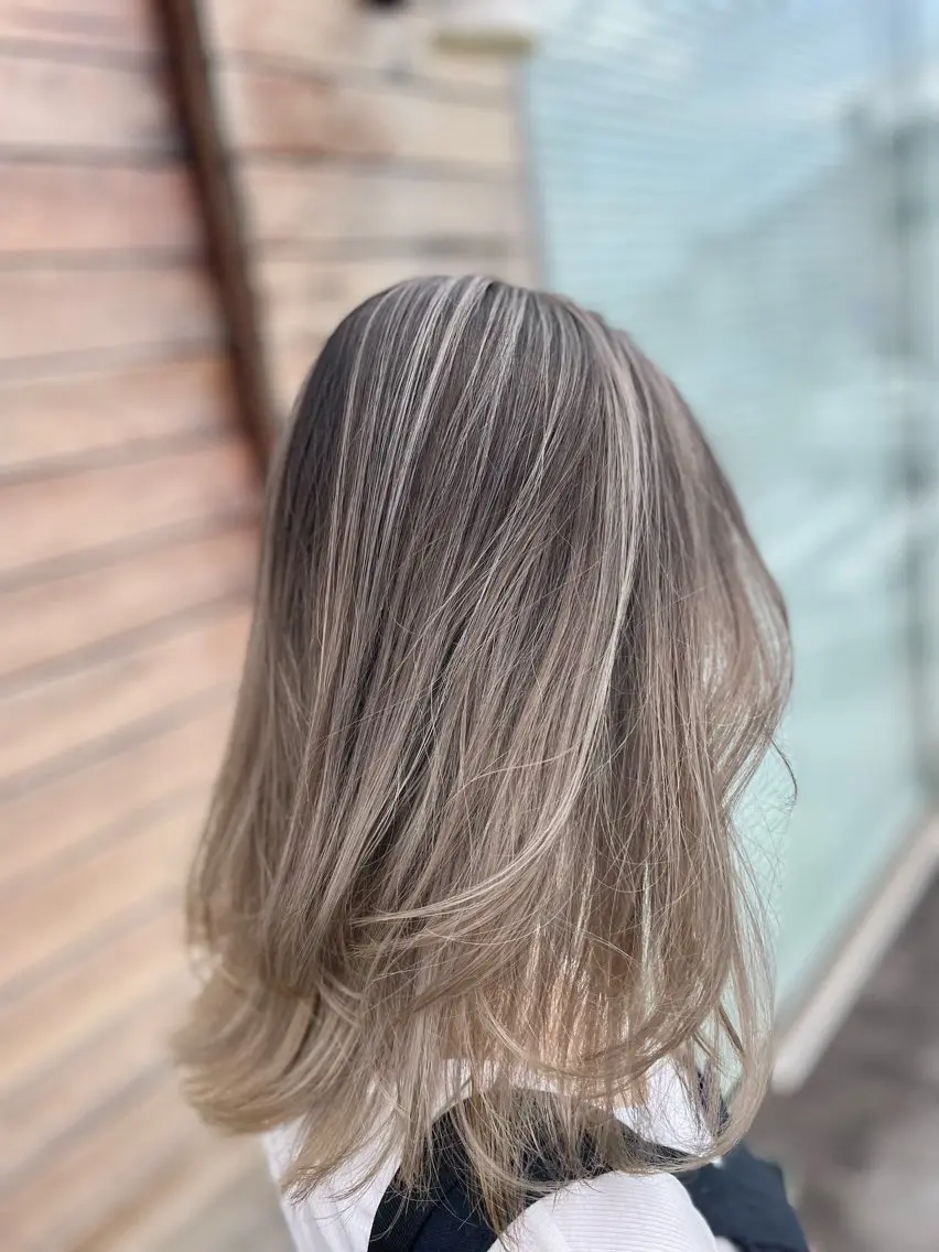 セミロング レイヤーカット カット ヘアカラー 🩵YUKO🩵 from...✂️のヘアスタイル