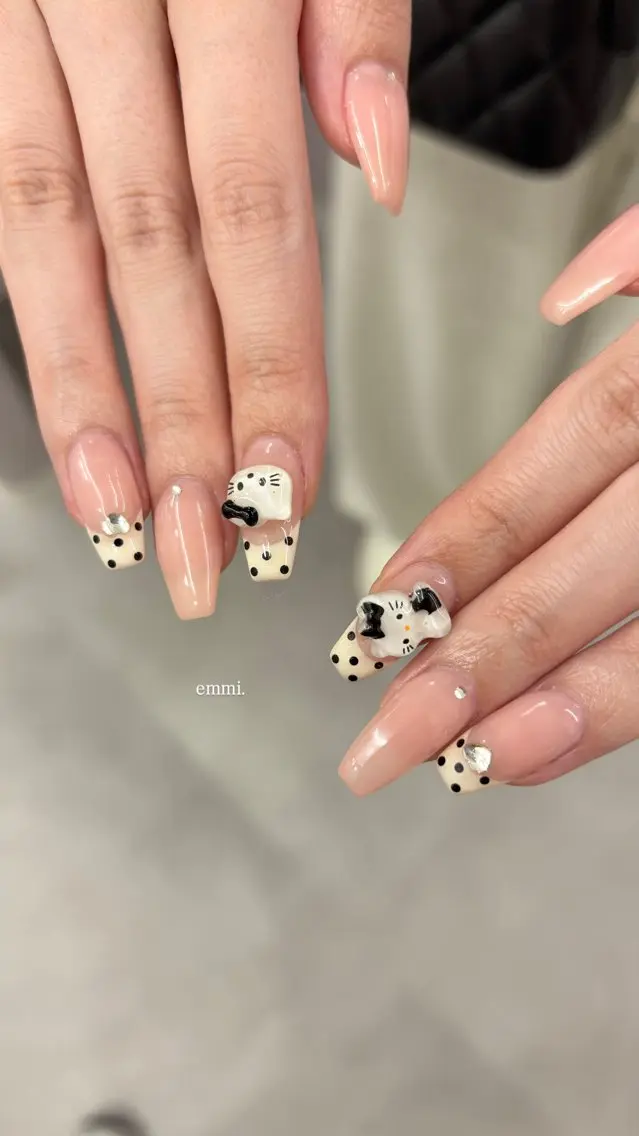 ネイル ドット フレンチネイル ハンドネイル emmi nailのネイルデザイン