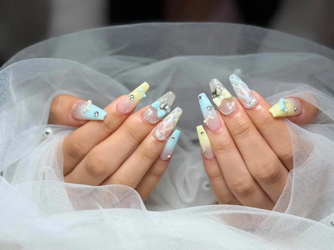 ネイル アートネイル 長さ出し ジェルネイル 韓国ネイル マグネットネイル ハンドネイル Cloudy Chan Nailのネイルデザイン