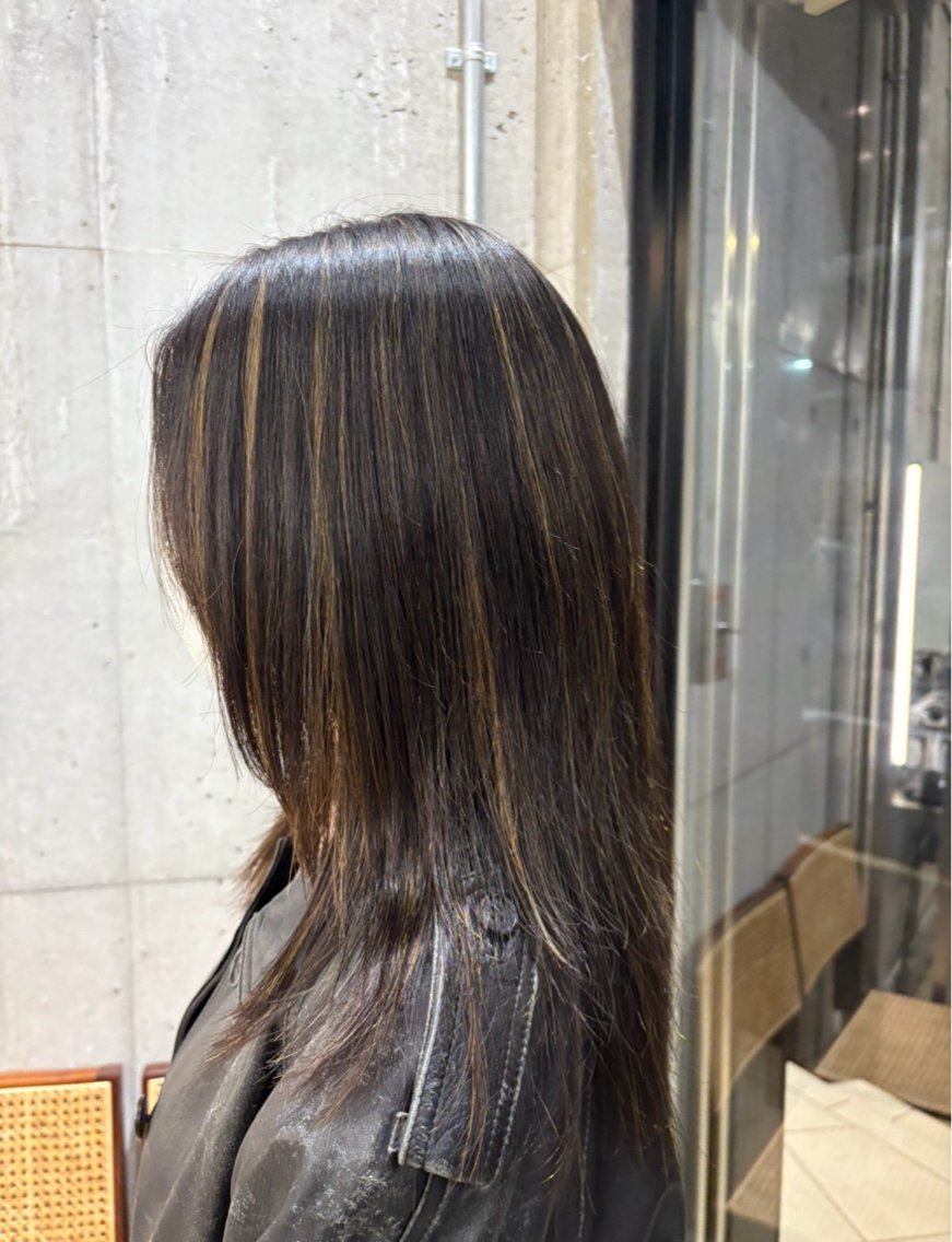 ミディアム カラー ハイライトカラー ハイライト ヘアカラー 飯田 優恵のヘアスタイル