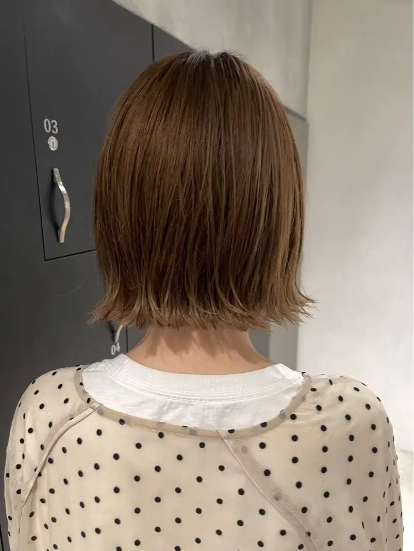 ミディアム カラー オリーブカラー 加藤 栞里のヘアスタイル
