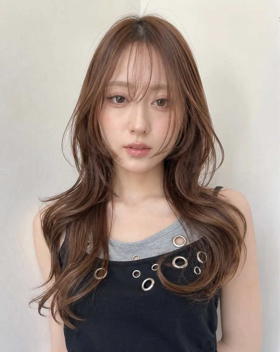 ロング カラー ロングレイヤー ベージュカラー 透明感カラー 顔周りカット 韓国風ヘア カット ヘアカラー トリートメント umi/レイヤー カット/透明感カラーのヘアスタイル