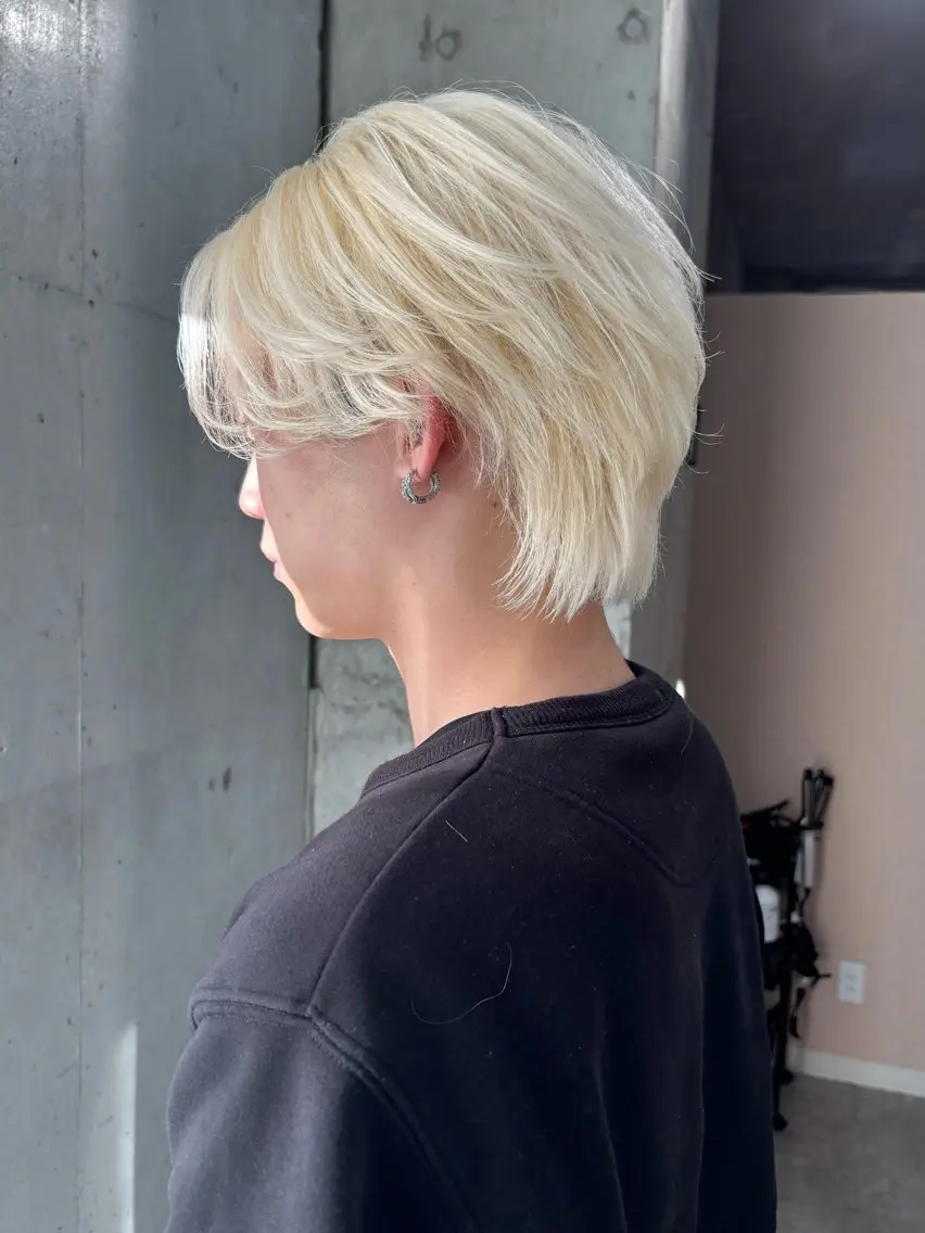 ミディアム カラー メンズ メンズハイトーン メンズウルフカット ブロンド ハイトーンカラー ウルフカット ヘアカラー SHOTO ハイトー ン/ブロンドカラーのヘアスタイル