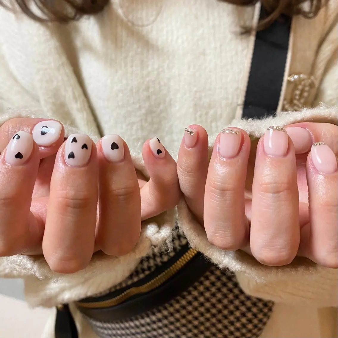 ネイル ハート ニュアンスネイル 冬ネイル ハンドネイル h.ours _のネイルデザイン