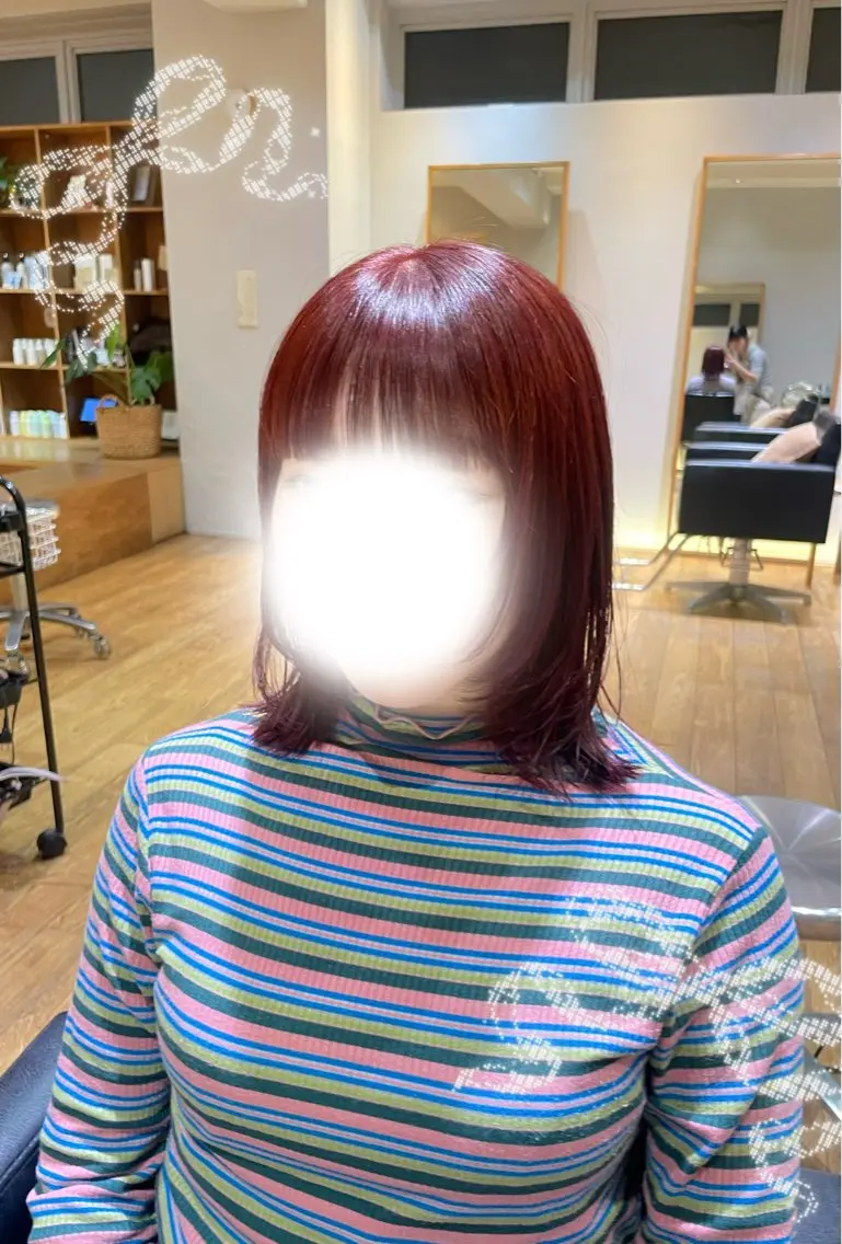 ミディアム カラー パーマ ボルドーカラー 顔まわりレイヤー レイヤーカット カット ヘアカラー 縮毛矯正 レイヤー/縮毛矯正 🪄chihiroのヘアスタイル