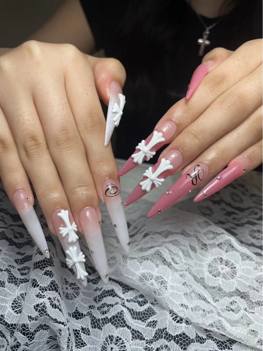 ネイル チークネイル 長さ出し フットネイル ジェルネイル 卒業式 𝓐𝓷𝓻𝓲 XiinhNailのネイルデザイン