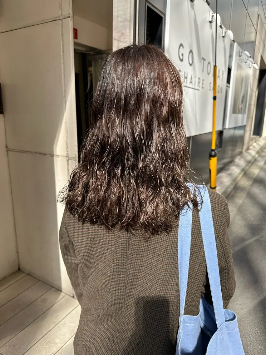 セミロング カラー パーマ ヘアカラー トリートメント sena/博多/ コテ巻き風パーマのヘアスタイル