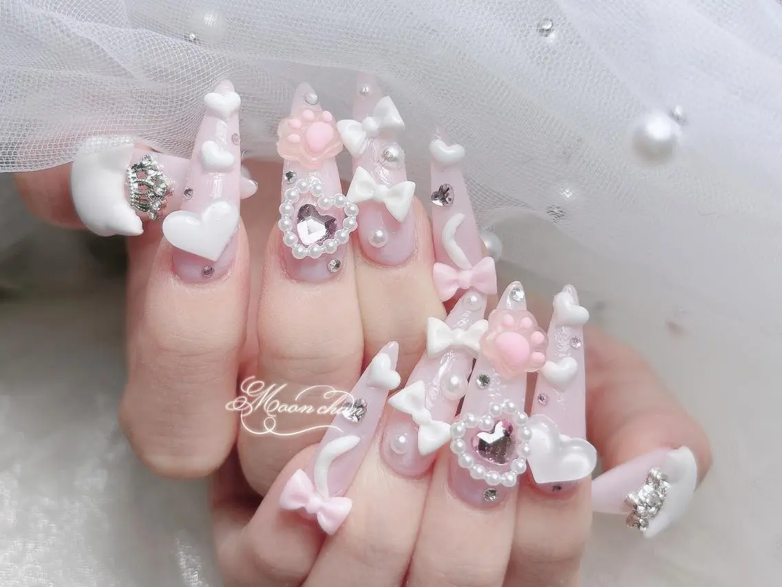 ネイル 長さ出し キラキラネイル 韓国ネイル ロングネイル マグネットネイル ハンドネイル ハンドケア KTNail 🎀 長さ出し専門店のネイルデザイン