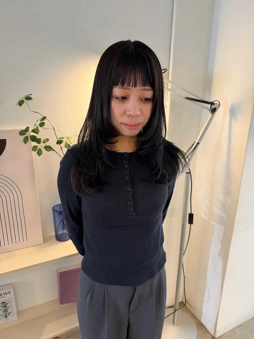 セミロング カラー くびれヘア 顔まわりレイヤー ハッシュカット ハイレイヤー ヨシンモリ カット ヘアカラー トリートメント MIU/ルーツカラー 顔まわりレイヤーのヘアスタイル
