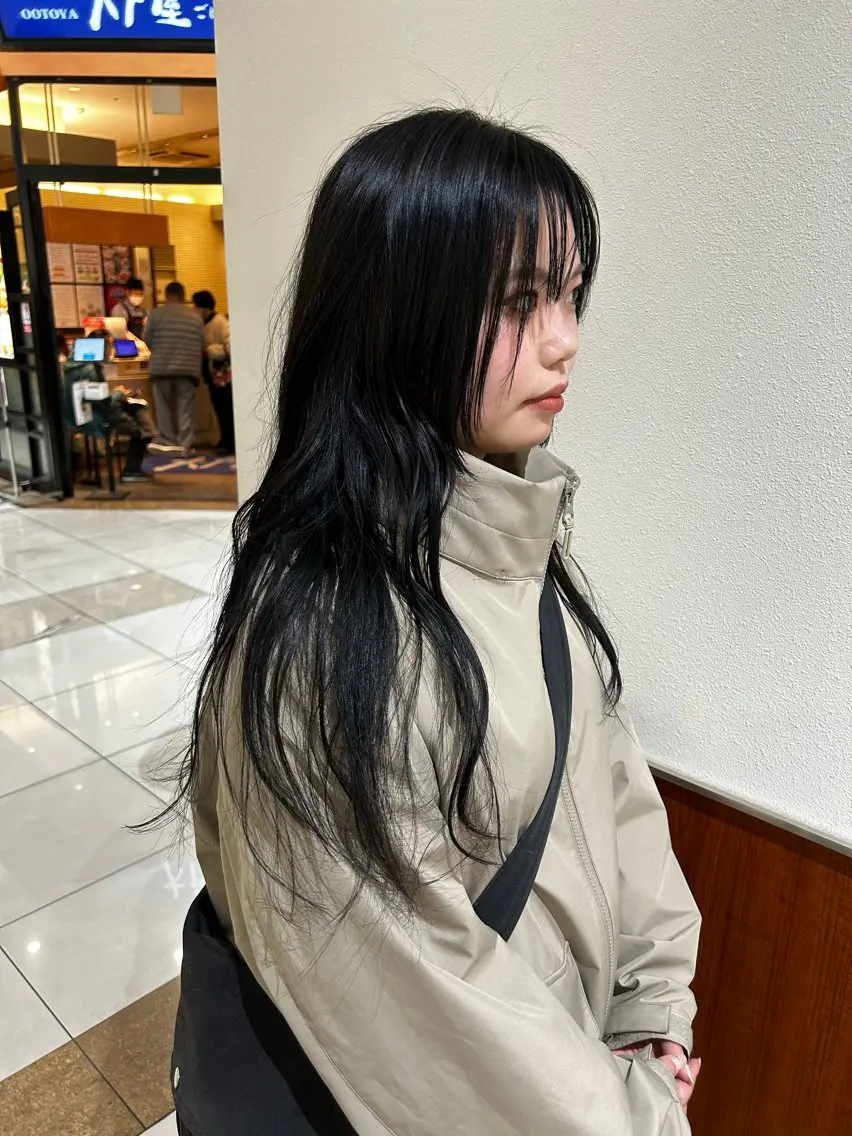 ロング カラー 黒髪 グレーブラック ヘアカラー 池田 翔元のヘアスタイル