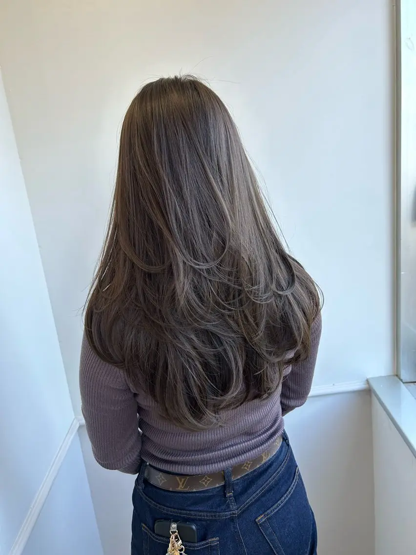 ロング レイヤーカット カット 瀬戸 昭秀のヘアスタイル