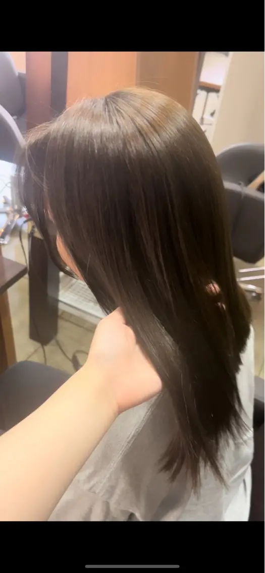 ミディアム カラー オリーブカラー ヘアカラー 中島 万凜のヘアスタイル