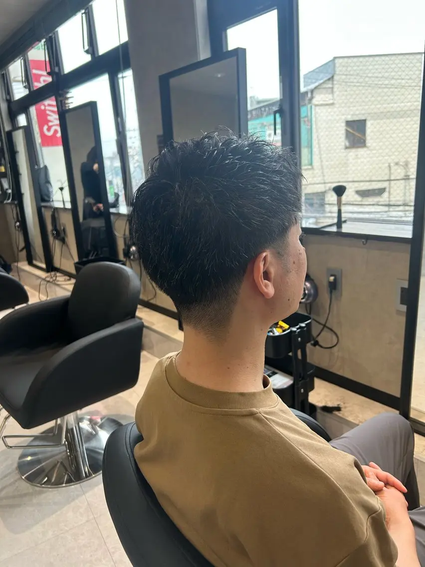 メンズ アップバング 刈り上げ カット 《.Xian》リク/ 艶カラー✨カット✂️のヘアスタイル