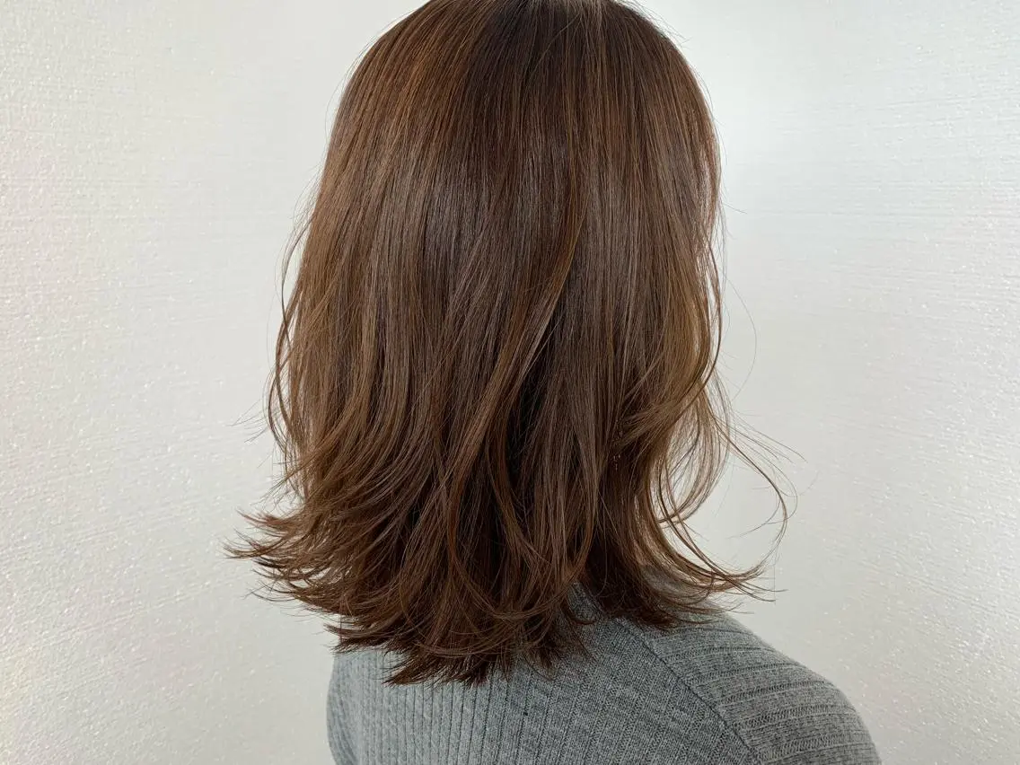 セミロング カラー レイヤーカット 【Uneユヌ】菊地 春那のヘアスタイル