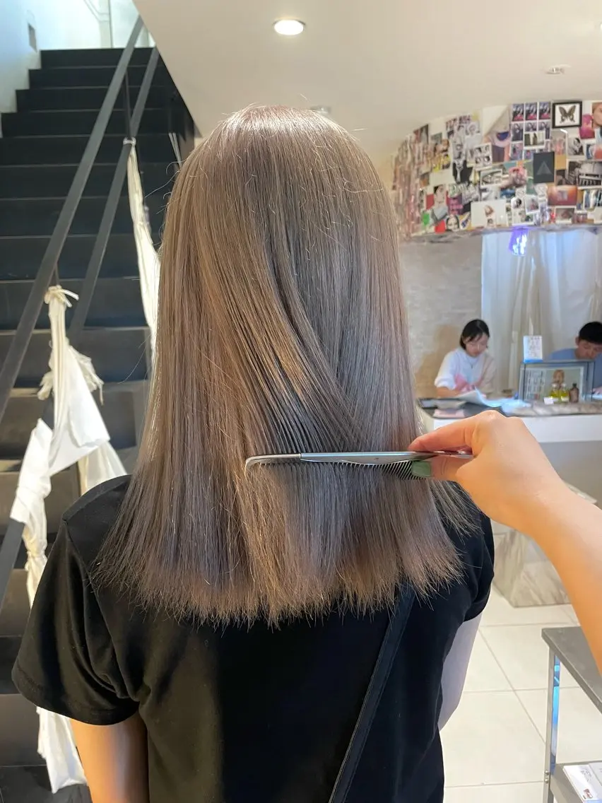 セミロング カラー nishiura nanasaのヘアスタイル