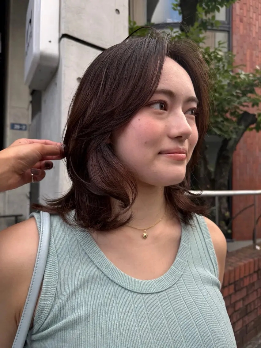 ミディアム ミディアムレイヤー ハッシュカット ハイレイヤー レイヤーカット カット レイヤーカット\ウル フ　chinatsuのヘアスタイル